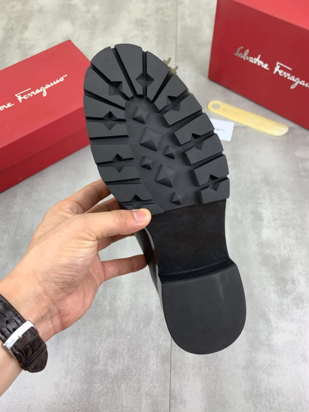 Men's Men's Shoes 💰P480💰[New Style] Water-dyed Niuli 🆘[Salvatore Ferragamo] Ferragamo's latest casual business leather shoes for men! Listed simultaneously! The fabric is made of specially imported original calfskin, and the interior is made of imported water-dyed cowhide. It is absolutely luxurious and leads the fashion trend. Matching code: 38-44 (45 and 46 can be customized) Multiple colors available